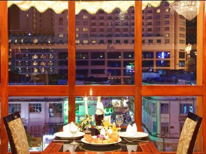 Отель Royal Saigon 4*