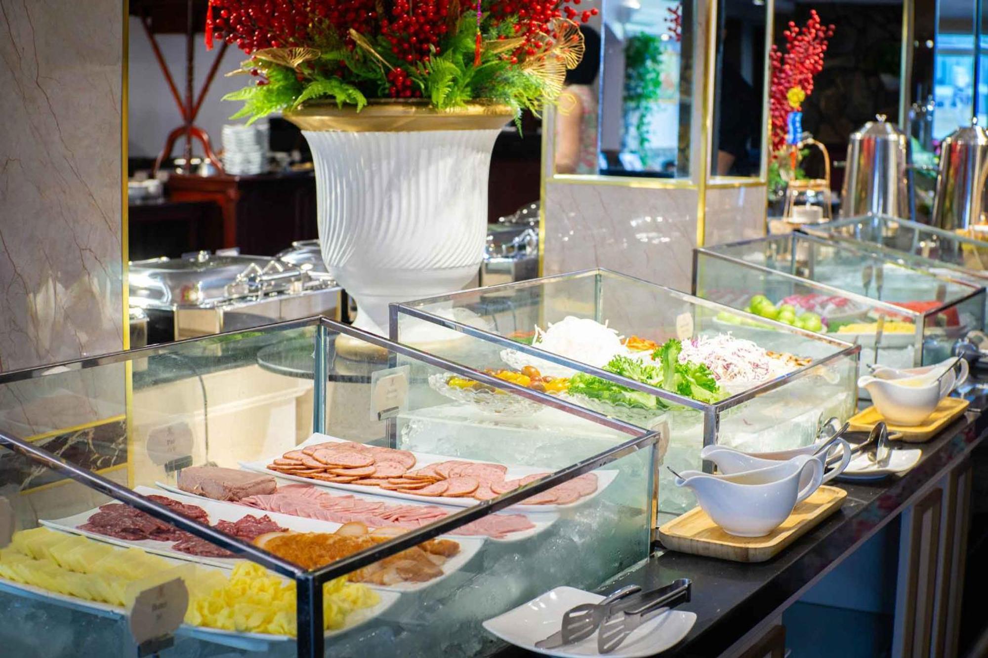 होटल Royal Saigon 4*