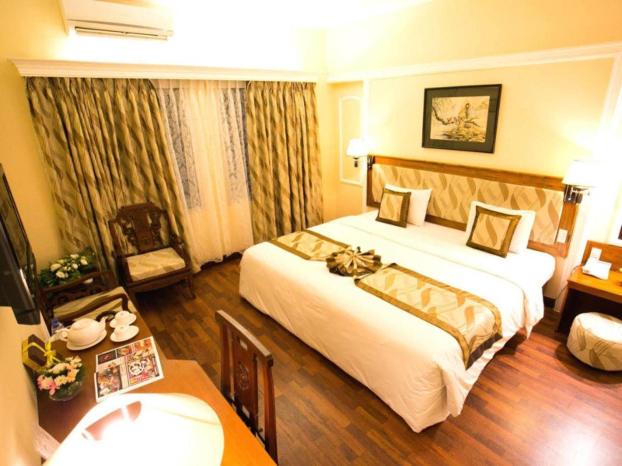 होटल Royal Saigon 4*