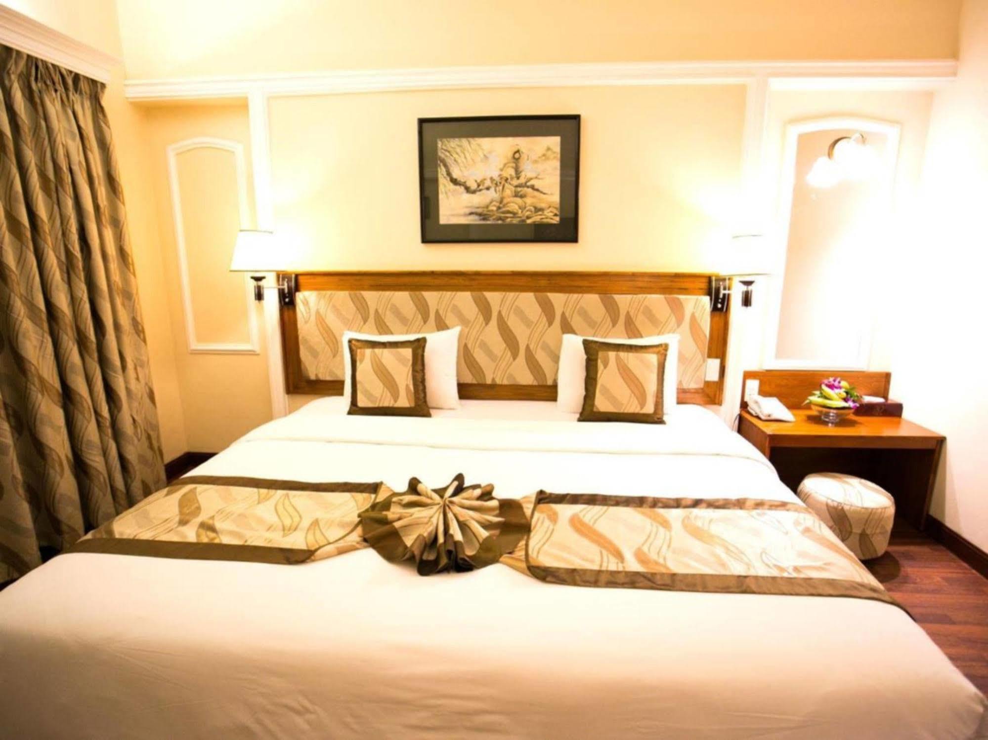 होटल Royal Saigon 4*